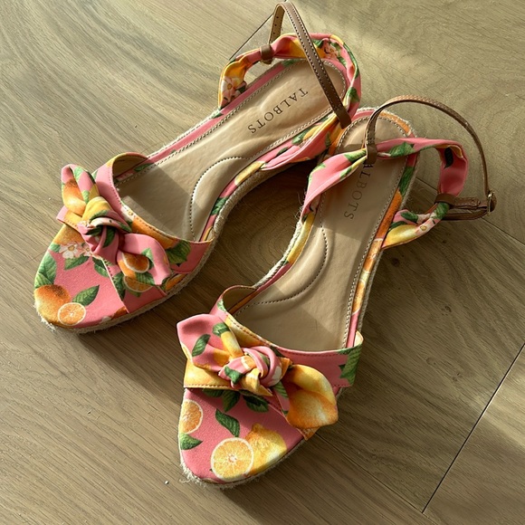 Talbots sandals BNWOT size 8 1/2 - Picture 2 of 9